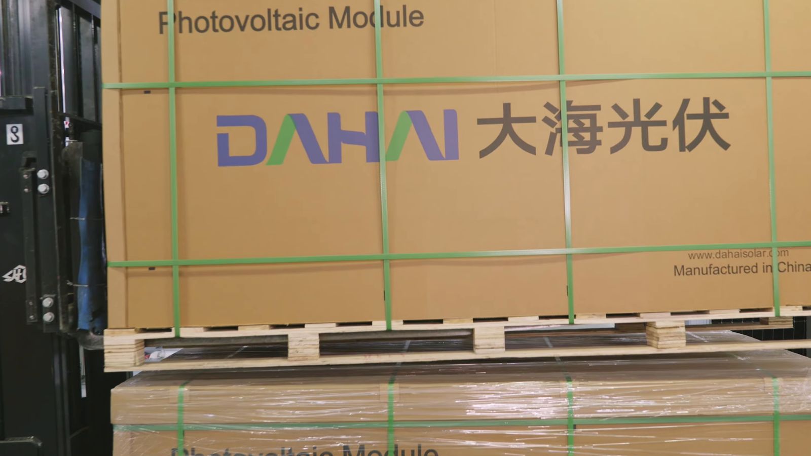 Solar modules packed in DAHAI cartons on a forklift